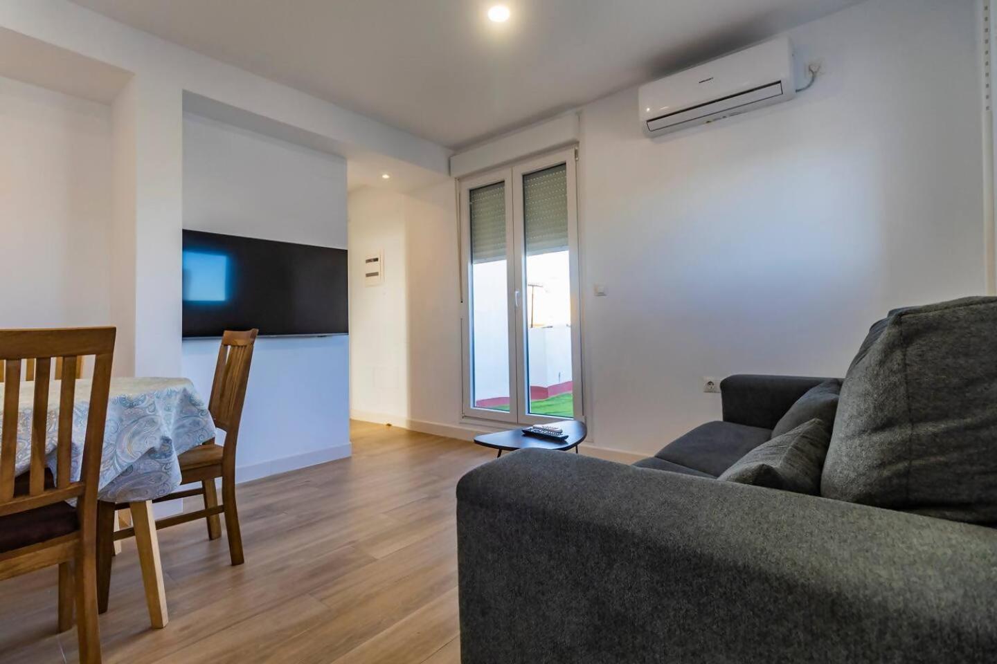 Apartamentos La Cruz Verde كاديز الغرفة الصورة