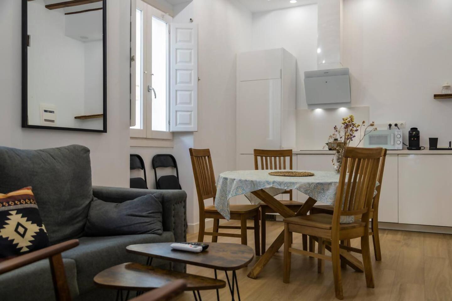 Apartamentos La Cruz Verde كاديز الغرفة الصورة
