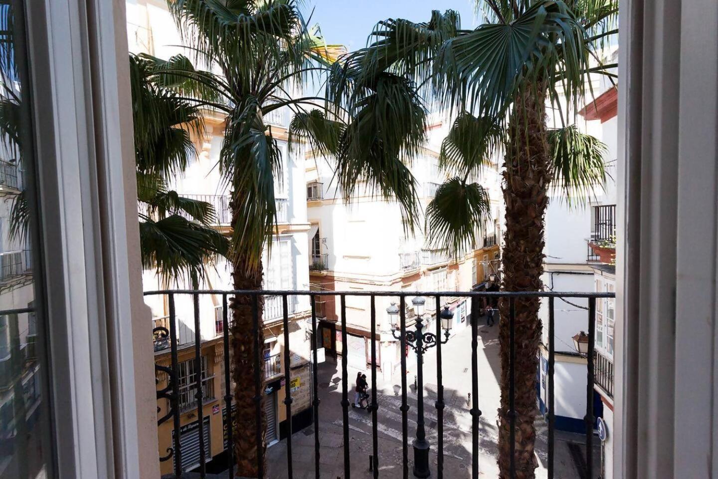 Apartamentos La Cruz Verde كاديز الغرفة الصورة